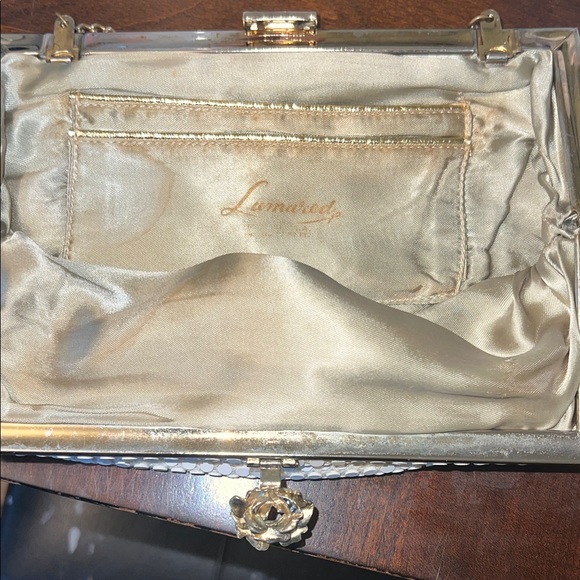 Elegant Cream Chain Shoulder Bag - Picture 3 of 5